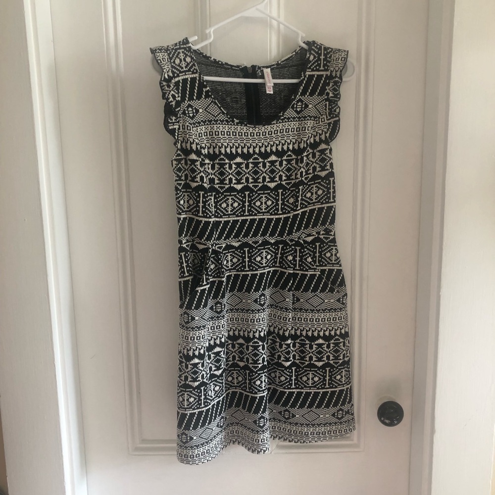 Fun print, singed waist dress!